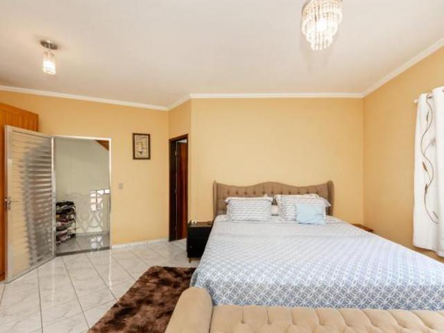 Sobrado para venda em Perus com 3 quartos, sendo 1 suíte, 186m²