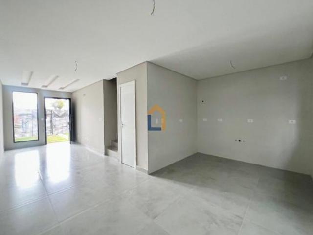 Sobrado para venda em Pinheirinho de 111.11m² com 3 Quartos, 1 Suite e 2 Garagens