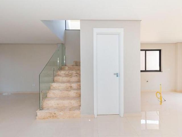 Sobrado para venda em Pinheirinho de 166.00m² com 3 Quartos, 3 Suites e 2 Garagens
