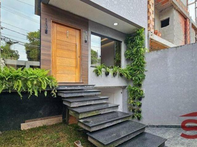 Sobrado para venda em Pinheirinho de 180.00m² com 3 Quartos, 1 Suite e 4 Garagens