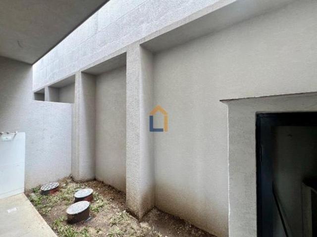 Sobrado para venda em Pinheirinho de 90.00m² com 3 Quartos, 1 Suite e 2 Garagens