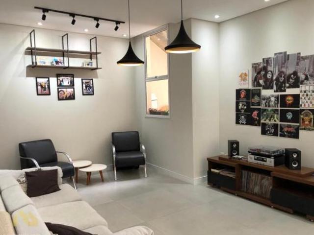 Sobrado para venda em Rodeio de 250.00m² com 3 Quartos, 3 Suites e 4 Garagens