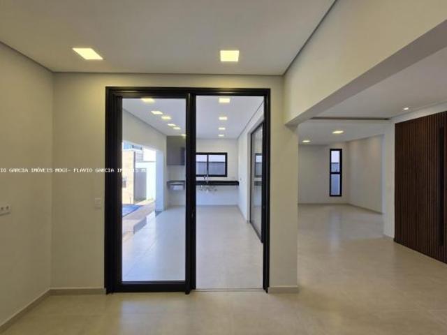 Sobrado para venda em Rodeio de 216.00m² com 3 Quartos, 3 Suites e 4 Garagens