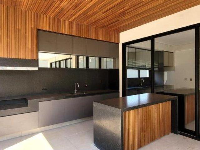 Sobrado para venda em Residencial E Empresarial Alphaville de 364.00m² com 5 Quartos, 4 Suites e 4 G