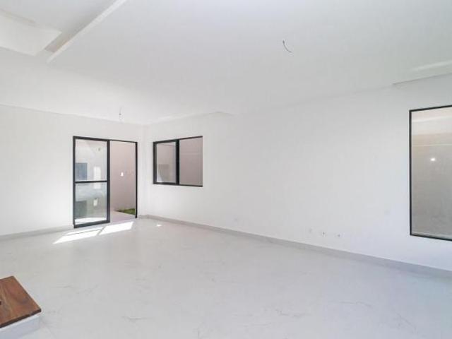 Sobrado para venda em Uberaba de 121.00m² com 3 Quartos, 3 Suites e 2 Garagens