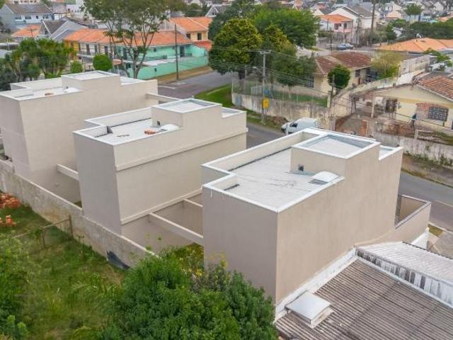Sobrado para venda em Uberaba de 145.00m² com 3 Quartos, 3 Suites e 5 Garagens