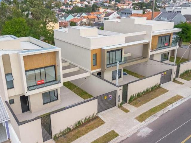 Sobrado para venda em Uberaba de 145.00m² com 3 Quartos, 3 Suites e 6 Garagens