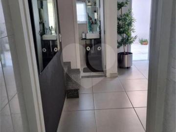 Sobrado para venda em Vila Guarani de 166.00m² com 3 Quartos, 1 Suite e 3 Garagens