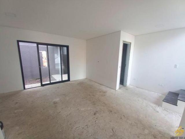 Sobrado para venda em Xaxim de 110.00m² com 3 Quartos, 1 Suite e 3 Garagens