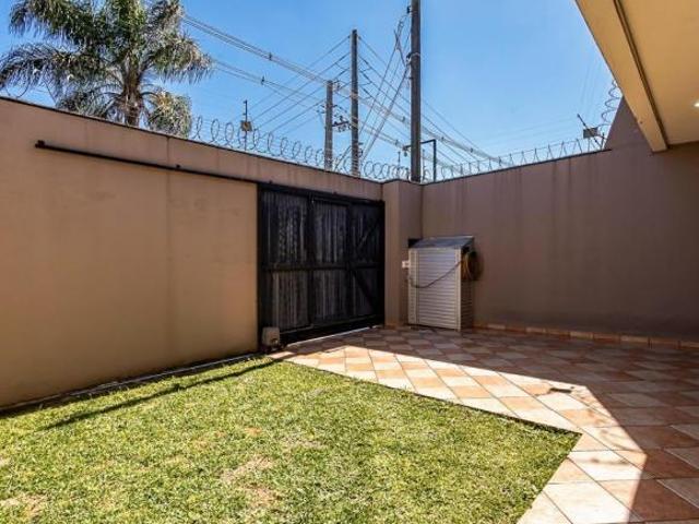 Sobrado para venda em Xaxim de 147.00m² com 3 Quartos, 1 Suite e 2 Garagens