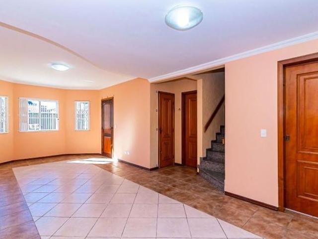 Sobrado para venda em Xaxim de 163.00m² com 4 Quartos, 2 Suites e 3 Garagens
