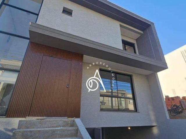 Sobrado para venda em Xaxim de 189.00m² com 3 Quartos, 3 Suites e 2 Garagens