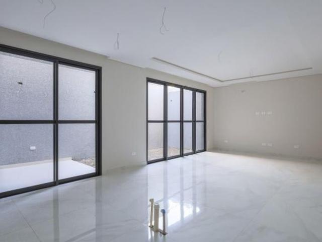 Sobrado para venda em Xaxim de 250.00m² com 3 Quartos, 1 Suite e 2 Garagens