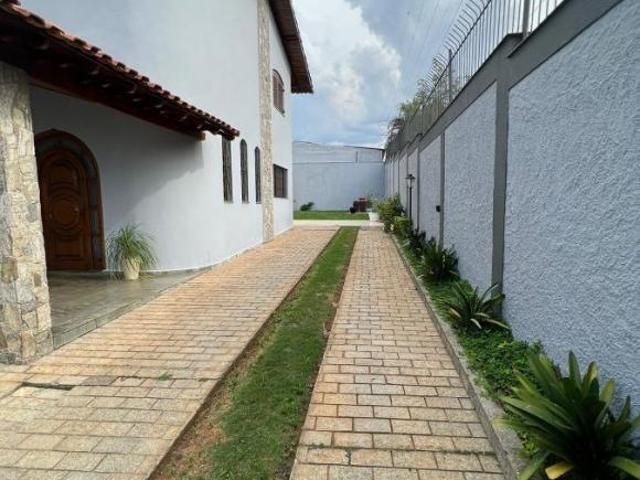 Sobrado para Venda por R$1.490.000,00 com 400m², 3 dormitórios, 1 suite e 3 vagas Vila rosária, S