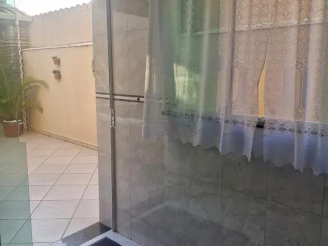Sobrado para venda possui 205 metros quadrados com 3 quartos