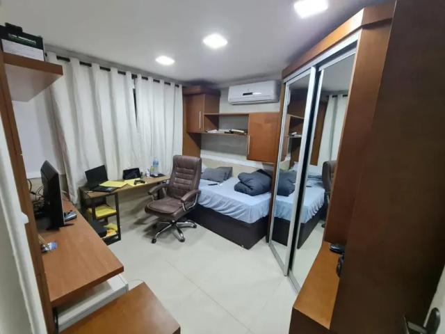 Sobrado para venda possui 220 metros quadrados com 3 quartos em Campo Grande Rio de Janeiro RJ