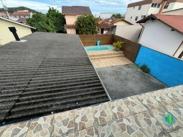 Sobrado para venda tem 230 metros quadrados com 4 quartos em Ponte do Imaruim Palhoça SC