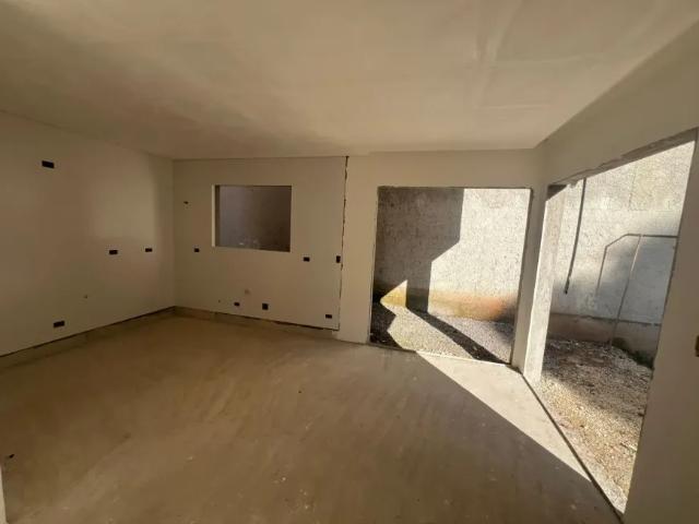Sobrado para venda tem 85 metros quadrados com 3 quartos em Santa Cândida Curitiba PR