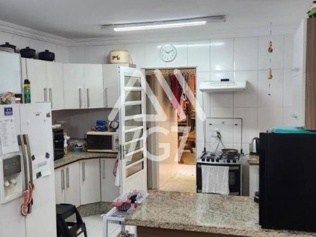 SOBRADO REFORMADO COM 3 SUÍTES E 2 VAGAS DE GARAGEM