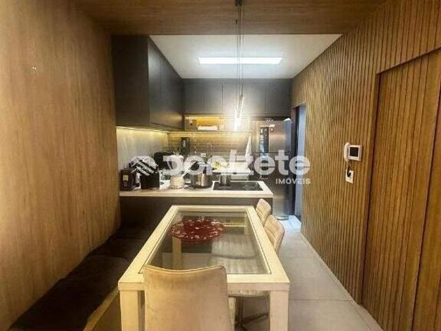 Sobrado Residencial em Santo André – Vila Alzira, 2 suítes, 2 vagas, mobiliado