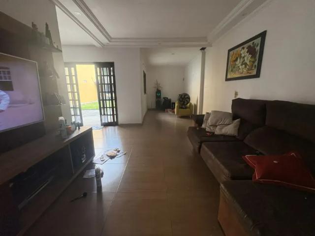 Sobrado Residencial União 3 quartos / 1 suíte / 3 vagas / amplo quintal