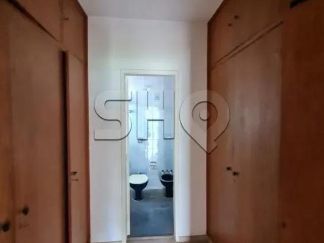 Sobrado residencial 300m2, pacaembu, 4 dorms, 2 suites, 6 vagas e 4 banheiros, piscina e quintal