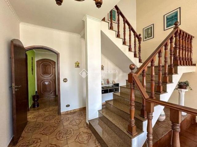 Amplo Sobrado de 320m² com 5 Vagas Excelente Oportunidade no Jardim do Mar