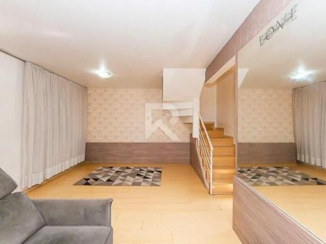 Sobrado Semi Mobiliado com Espaço Gourmet, 3 Quartos e 2 Vagas à Venda, 140 m² Mossunguê Curitib