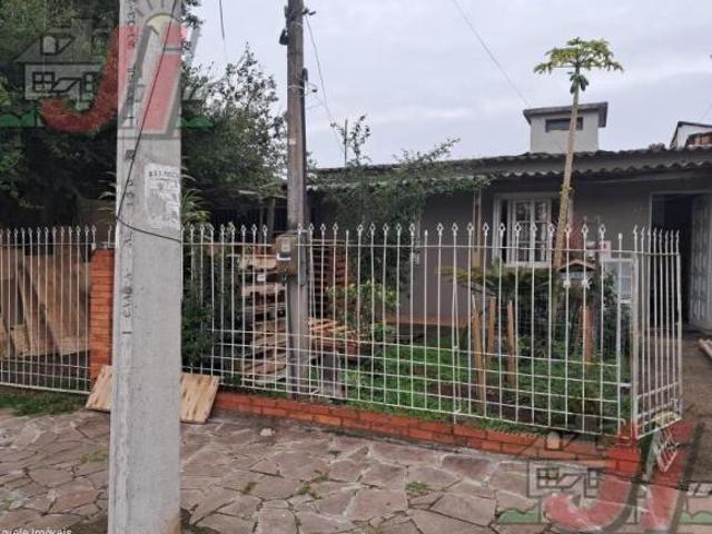 Sobrado semimobiliado em Guajuviras na Rua 112. Localização privilegiada, confira!