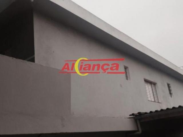 SOBRADO SEMINOVO COM QUINTAL NOS FUNDOS E POSSIBILIDADE DE ABRIR GARAGEM NO JUREMA EM GUARULHOS, SP