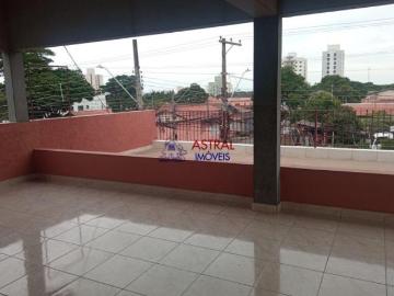 Sobrado sobre loja com 3 dormitórios, sendo 1 suíte com varanda ampla