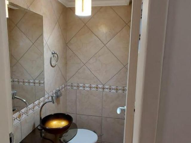 Sobrado tríplex 3 quartos, 1 suíte, 5 vagas de garagem Novo Mundo