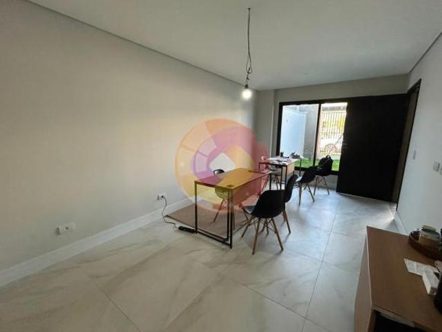 Sobrado Triplex 134,21 m² com 3 quartos e amplo terraço no Portão