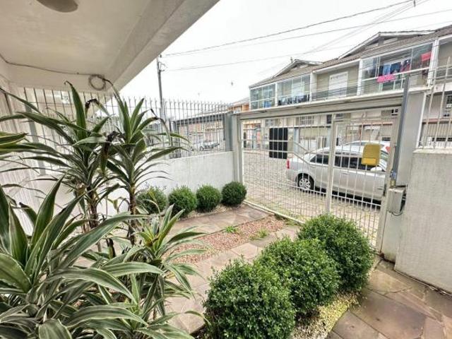 Sobrado Triplex com 02 dormitórios semi mobiliado à Venda em Ana Rech Caxias do Sul