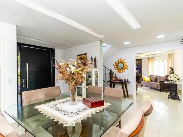 Sobrado Triplex com 263m² com 3 quartos no Guabirotuba Curitiba/PR