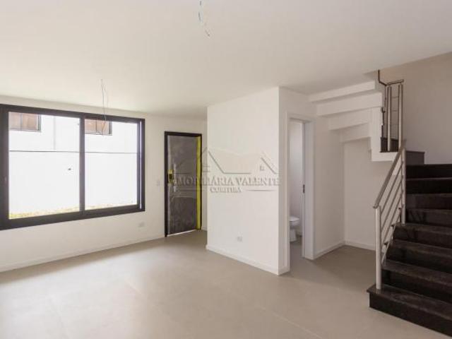 Sobrado Triplex com 3 dormitórios, sendo 1 suíte c