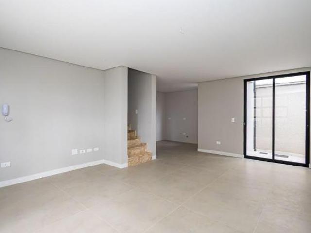 Sobrado triplex com 3 suites a venda no Hugo Lange