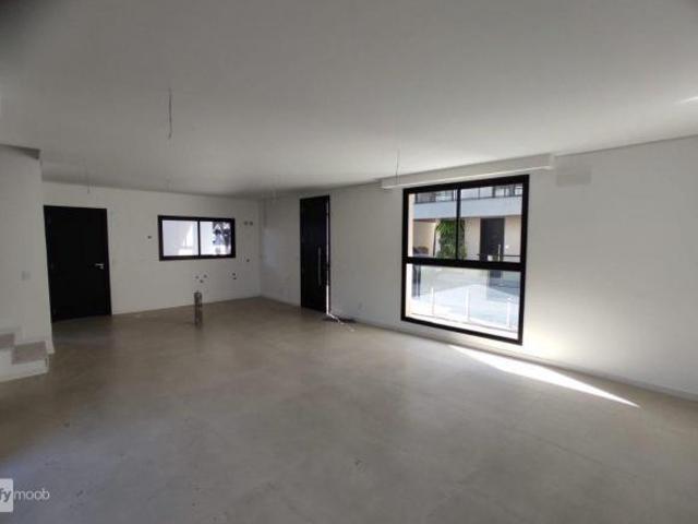Sobrado Triplex com 3 suítes Bairro Campina do Siqueira