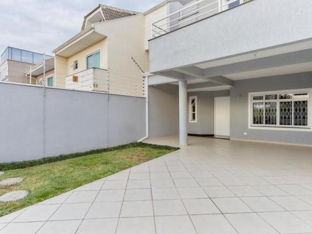 Sobrado triplex completo com quintal e ático – alternativa a apartamento de 3 q