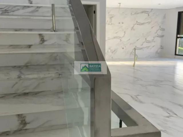 Sobrado triplex de alto padrão na chácara inglesa