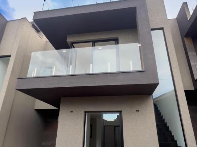 SOBRADO TRIPLEX EM CONDOMÍNIO FECHADO NO BOQUEIRÃO