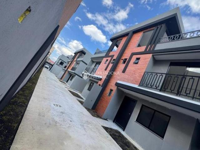 Sobrado Triplex em Condomínio Fechado no Boqueirão | 3 Quartos | Suíte com Closet | Terraço para Jac