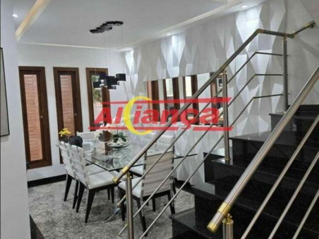 SOBRADO TRIPLEX LUXO em Condomínio com 206 m2