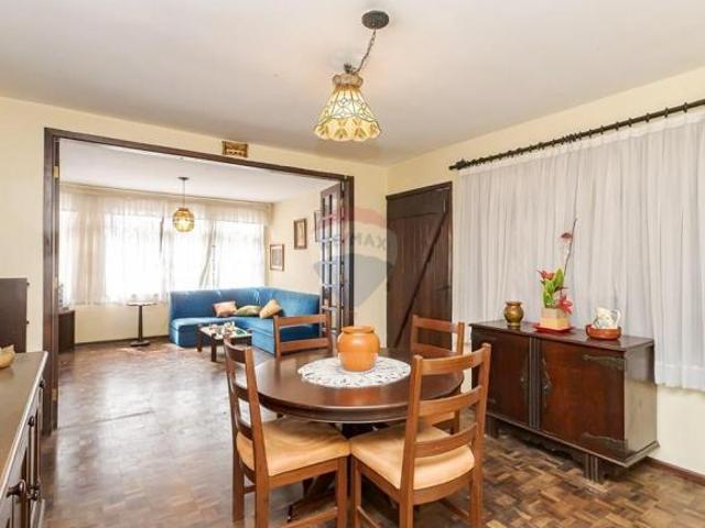 SOBRADO TRIPLEX – MERCÊS – 217 m² – 4 Quartos – 3 Vagas – ÁREA GOURMET – LOFT INDEPENDENTE