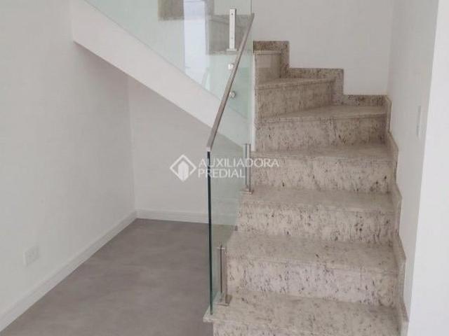 Sobrado triplex novo pronto para morar com possibilidade de permuta em Curitiba