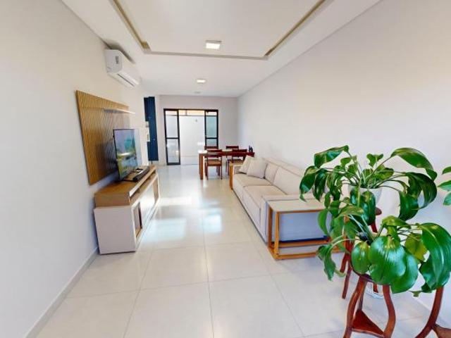 SOBRADO TRIPLEX NO CORAÇÃO DO CAJURU — SEMIMOBILIADO E COM TERRAÇO EXCLUSIVO