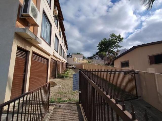 Sobrado Triplex no bairro Tarumã em Viamão