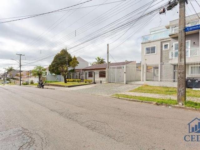 Sobrado Triplex no Xaxim. Amplo, moderno e sem taxa de condomínio!