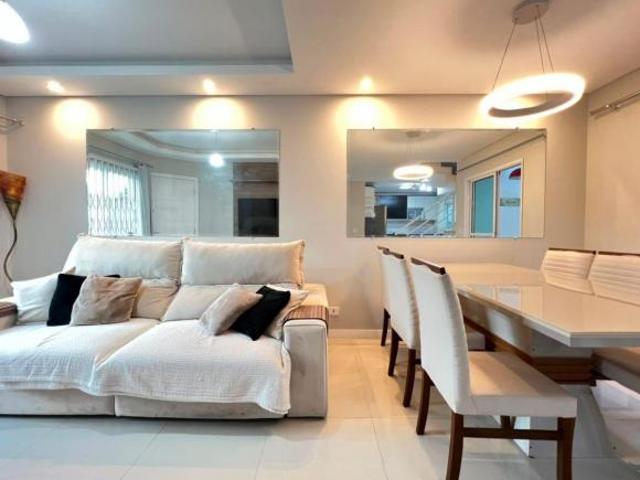 Sobrado Triplex Semi Mobiliado à Venda no Boqueirão | 160 m² Privativos | 3 Quartos | 3 Vagas