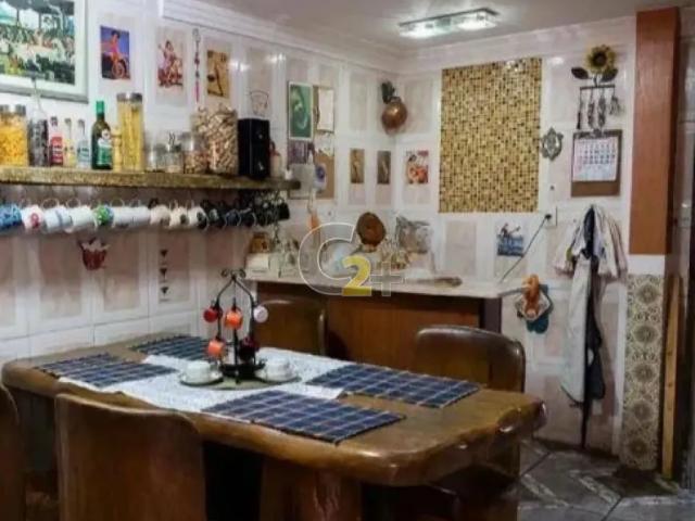 Sobrado à venda no Pacaembu com 4 quartos e 3 vagas de garagem